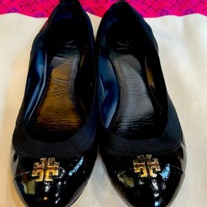 Great condition Tory Burch “Jolie” ballet flats! Comes with large duster bag!